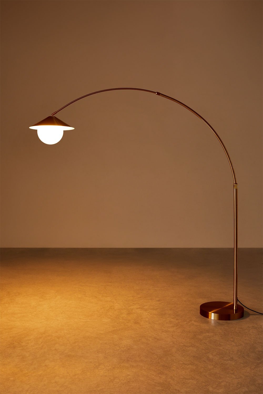 Orvina outdoor iron floor lamp, gallery image 4