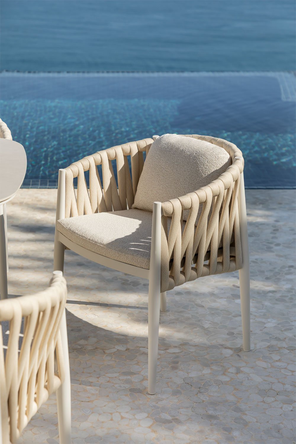 Pack of 2 garden chairs with armrests in aluminium and Sereilen bouclé fabric, gallery image 1