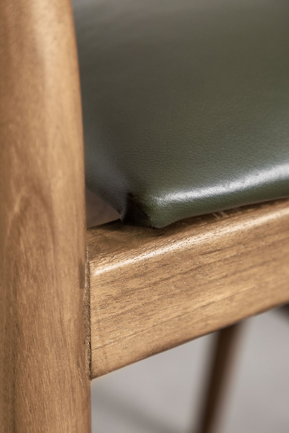 Pack of 4 Visby high leather stools (70 cm), gallery image 7