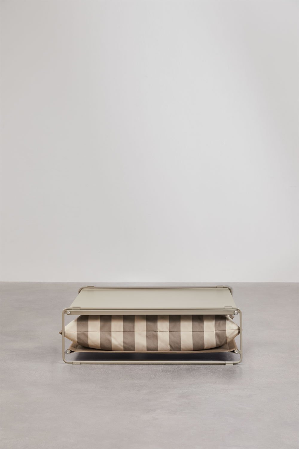 Amaro convertible garden pouf into side table, gallery image 3