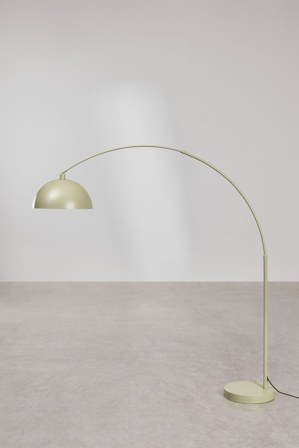 Diala iron outdoor floor lamp, gallery image 3