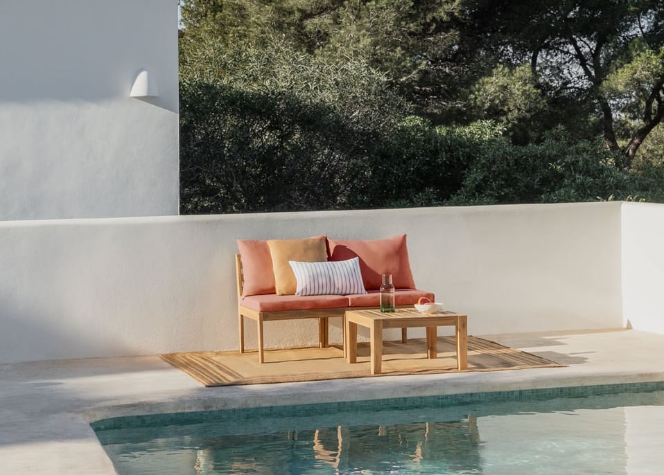 Garden set with a 2-piece modular sofa and coffee table in Filips acacia wood