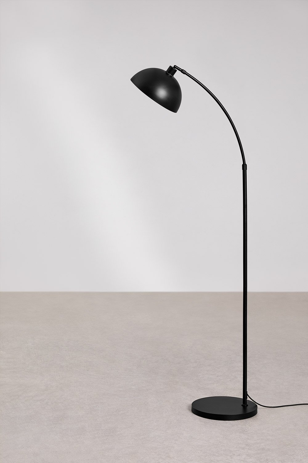 Diala iron outdoor floor lamp, gallery image 4