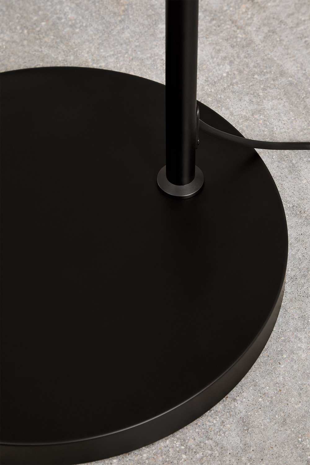 Diala iron outdoor floor lamp, gallery image 6