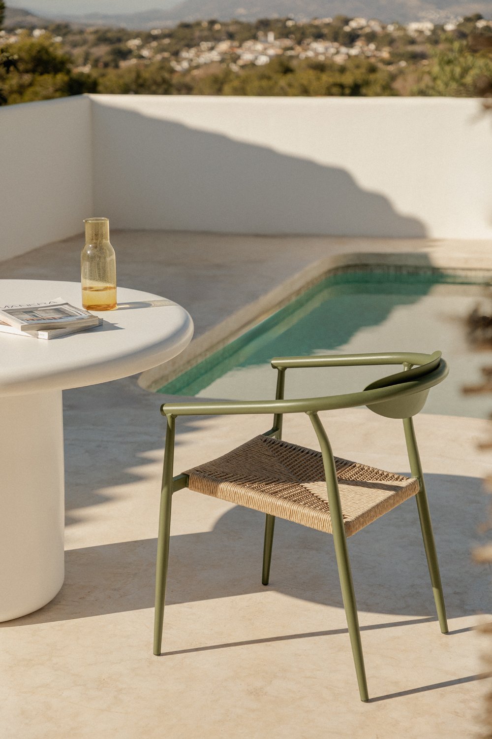 Stackable garden chair with armrests in aluminum and synthetic rattan Marsha, gallery image 1
