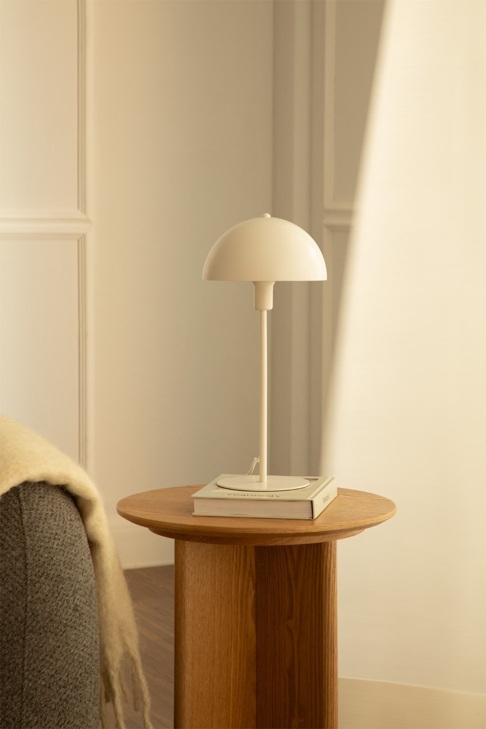 Alnair table lamp, gallery image 1