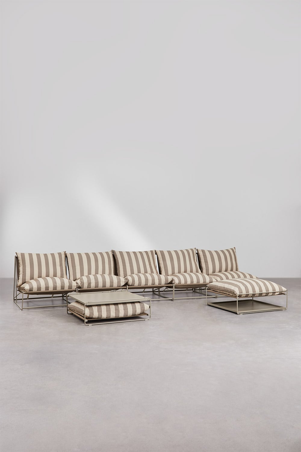 Amaro 5-piece modular sofa garden set with convertible side table and ottoman, gallery image 2