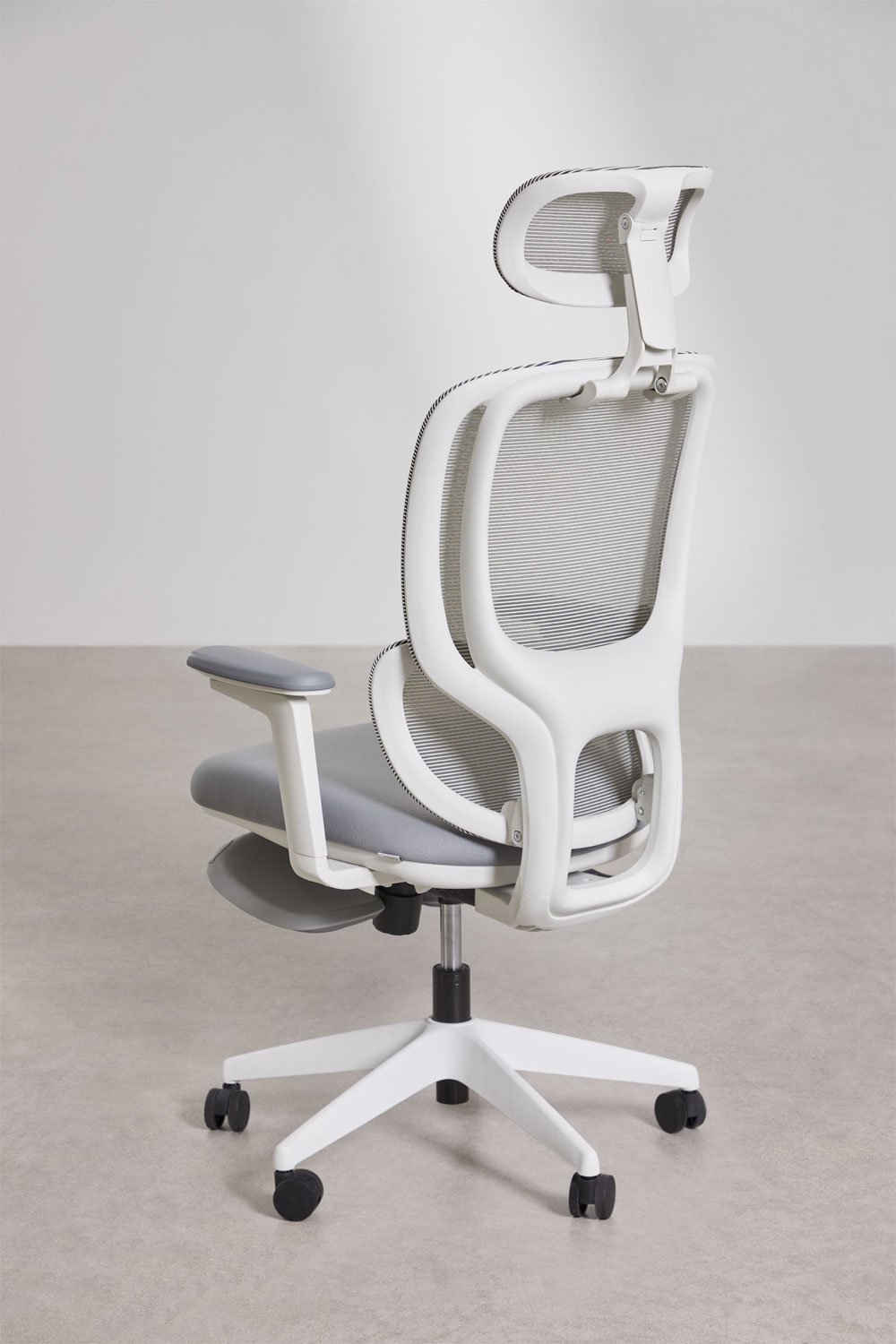 Saubion office chair with wheels, armrests, and footrest, gallery image 6