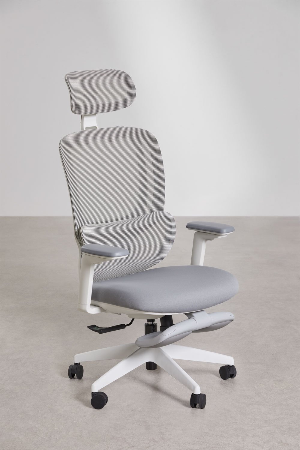Saubion office chair with wheels, armrests, and footrest, gallery image 7