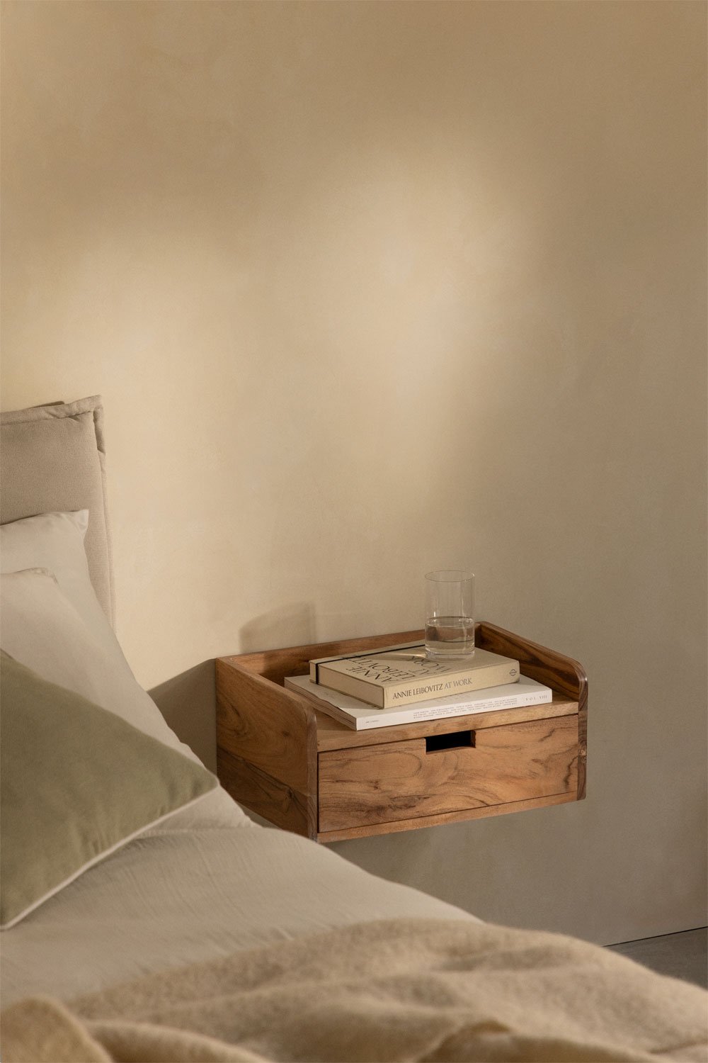 Pack of 2 floating bedside tables 45x30 cm in Narbona acacia wood, gallery image 1