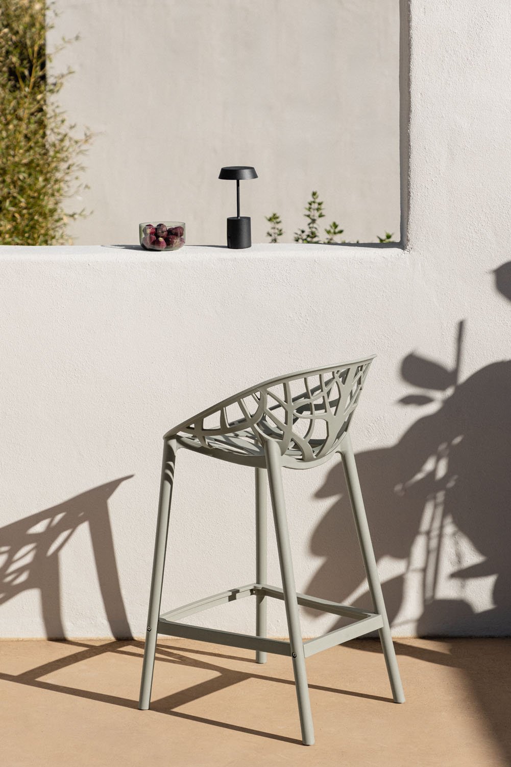 4-Pack garden high stools 65 cm in gardenia white polypropylene Ores, gallery image 1