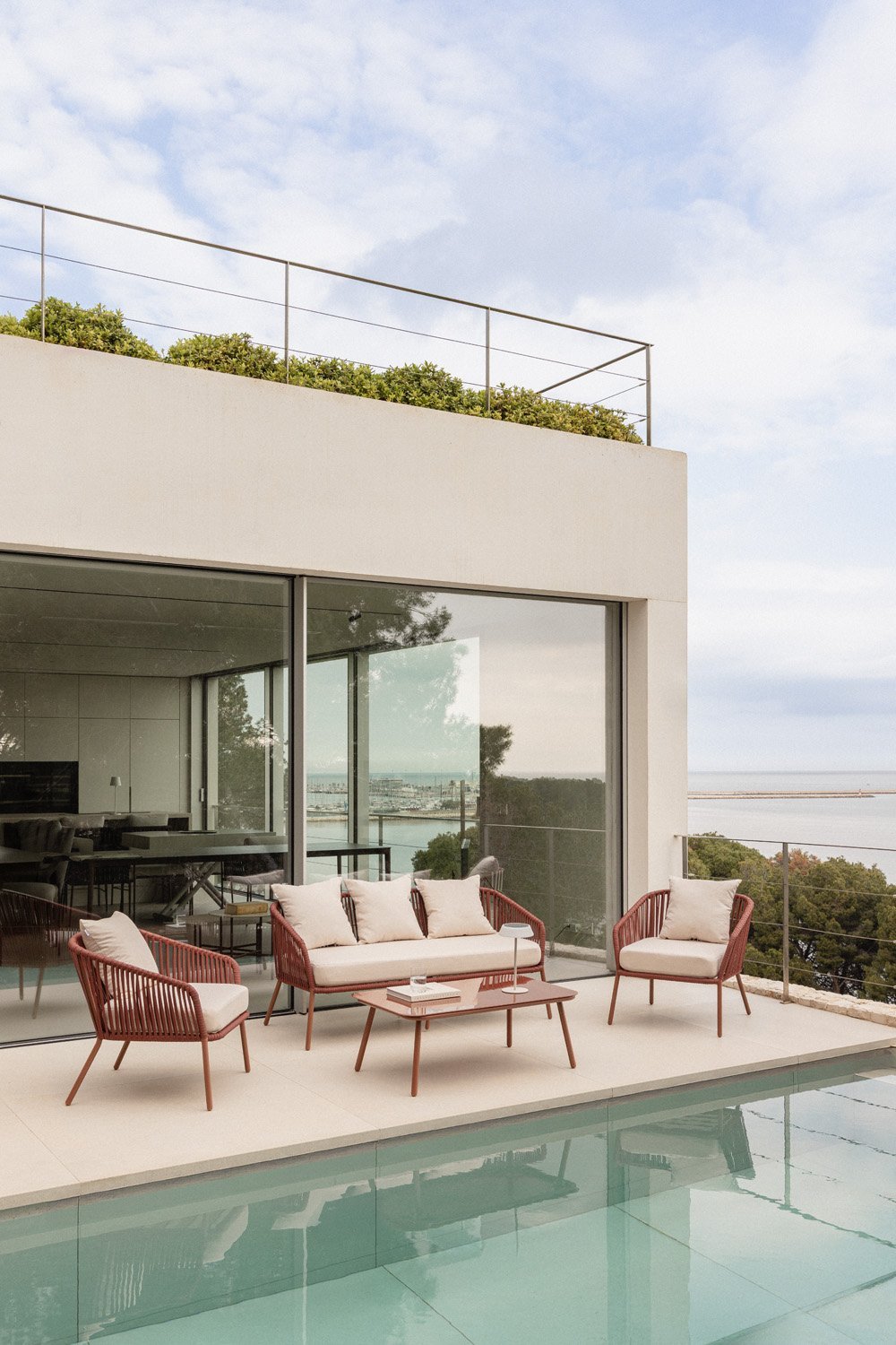 Garden set with 2-seater sofa, 2 armchairs and coffee tables in aluminium and braided rope Arhiza, gallery image 1