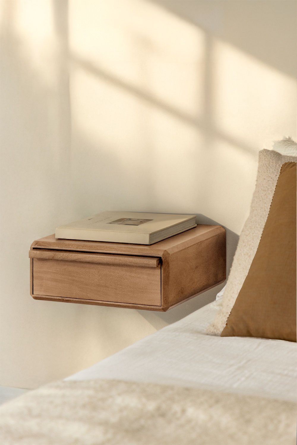 Pack of 2 floating bedside tables 40x30 cm in Nordilan acacia wood, gallery image 1