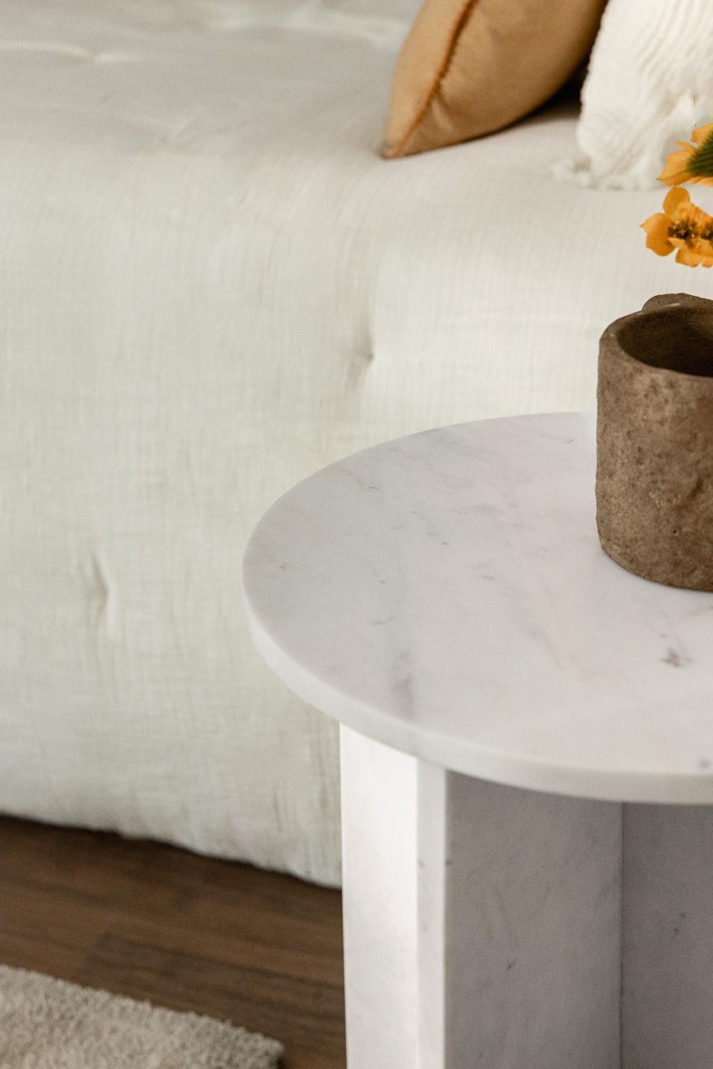 Pack of 2 round bedside tables Ø35 cm in Mencia marble, gallery image 3