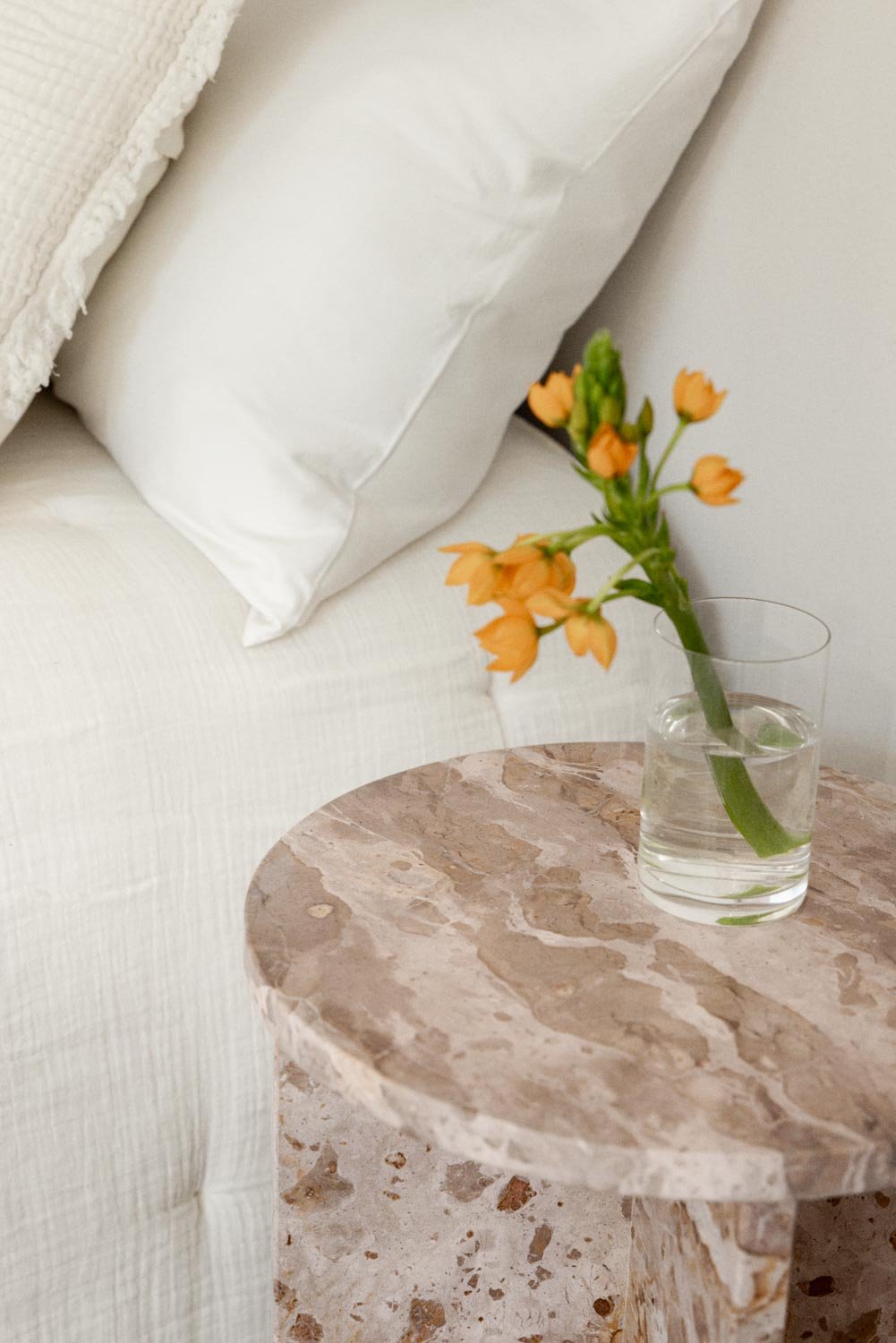 Pack of 2 round bedside tables Ø35 cm in Mencia marble, gallery image 2