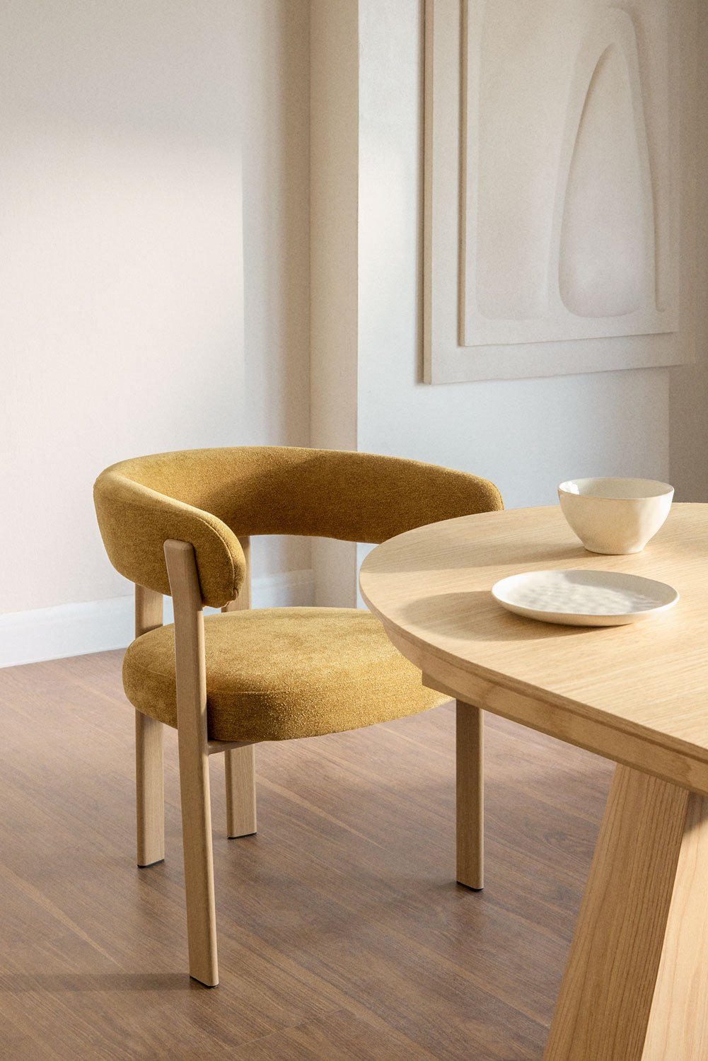 Pack of 4 upholstered dining chairs with armrests and iron frame Jolie, gallery image 1