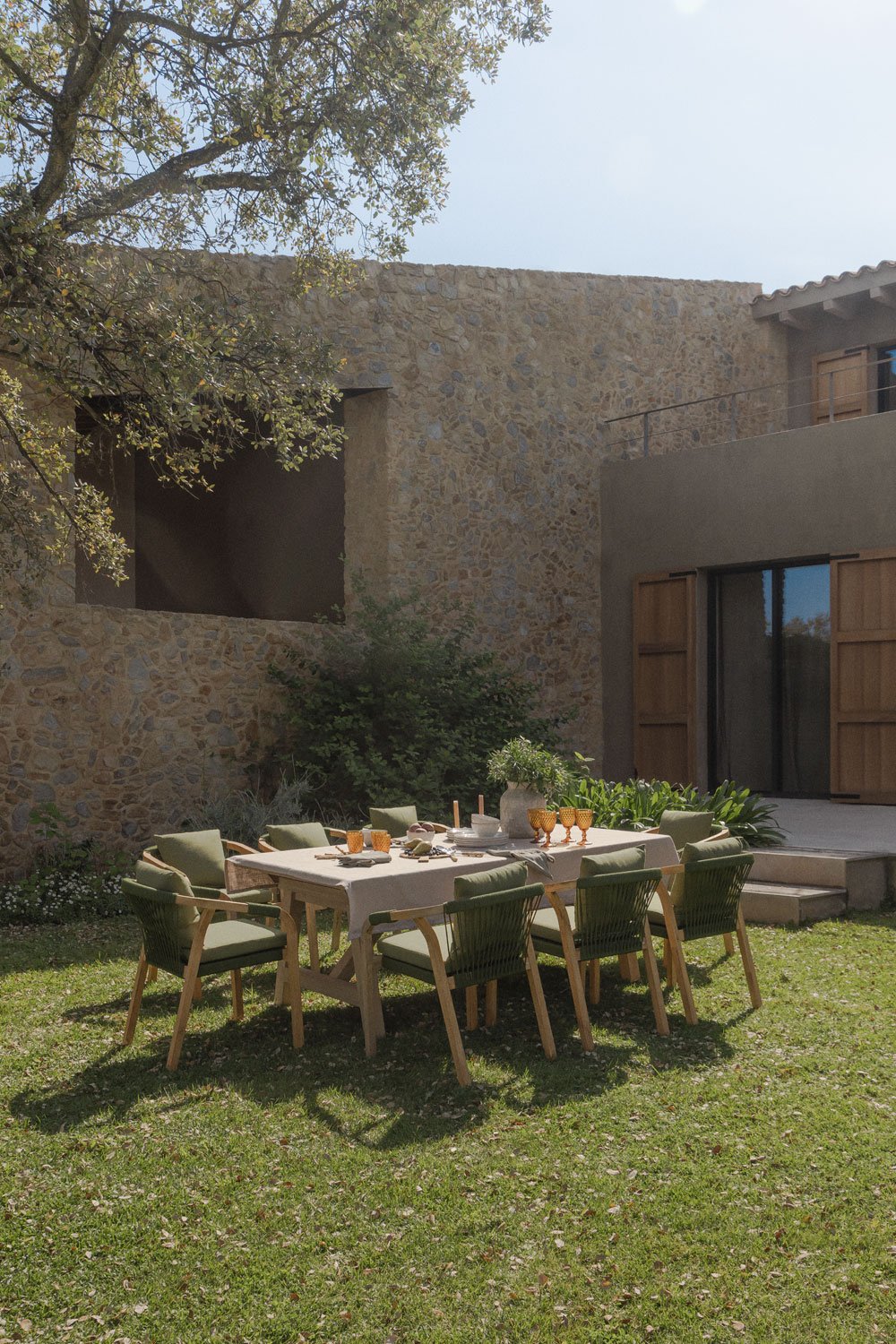 Rectangular extendable table set 200-260-320x100 cm and 8 garden armchairs in acacia wood Dubai, gallery image 1