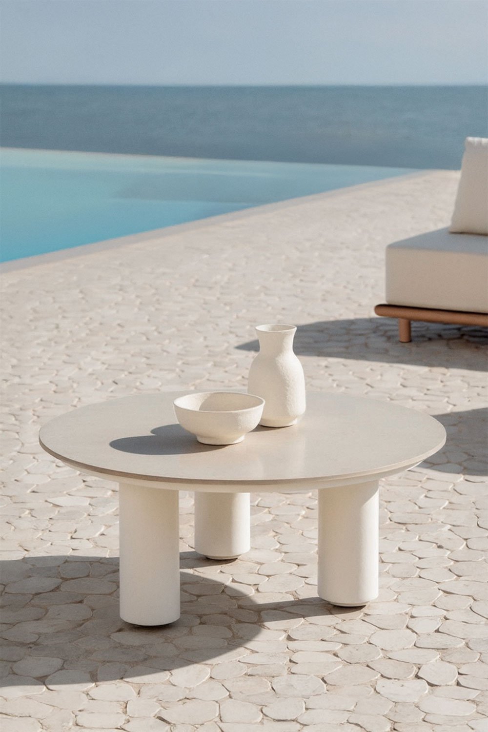 Round garden coffee table Ø80 cm in sintered stone and aluminum Umeko, gallery image 1