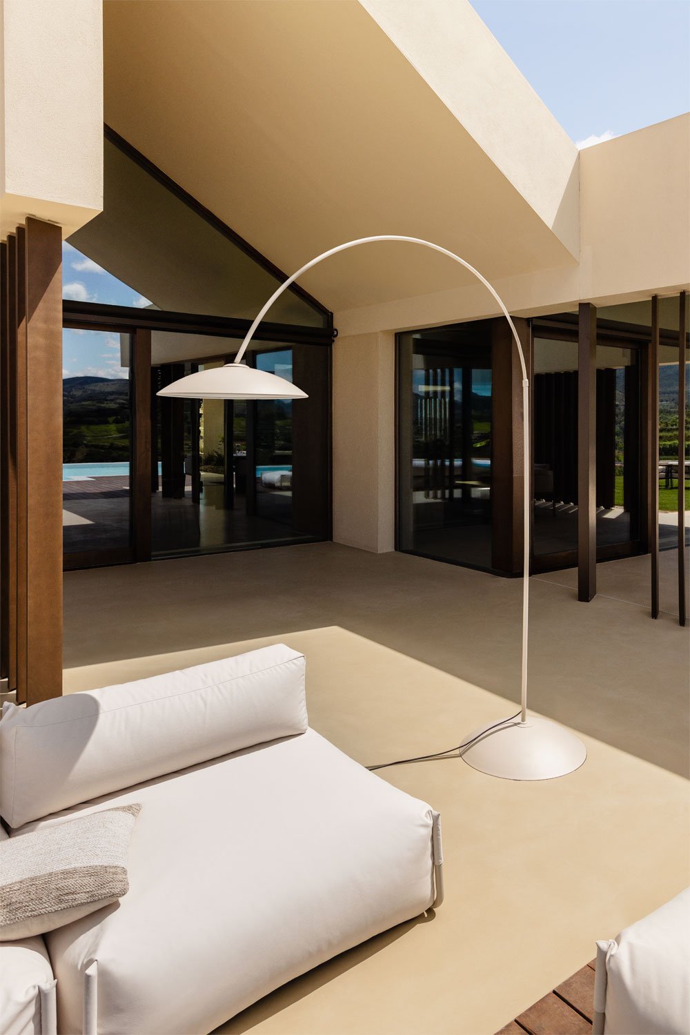Lomira iron outdoor floor lamp, gallery image 1