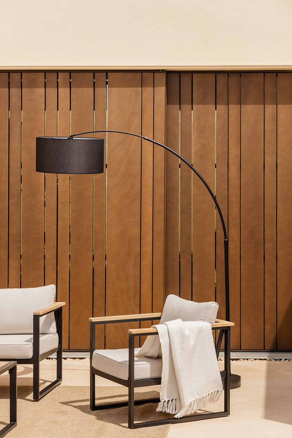 Vonera outdoor floor lamp in linen and iron, gallery image 1