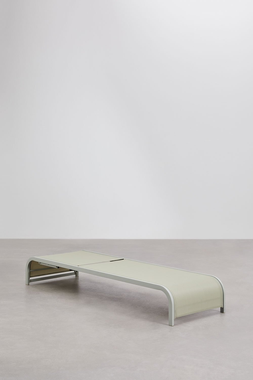 Set of 2 reclining sun loungers and side table in Marietta steel, gallery image 5