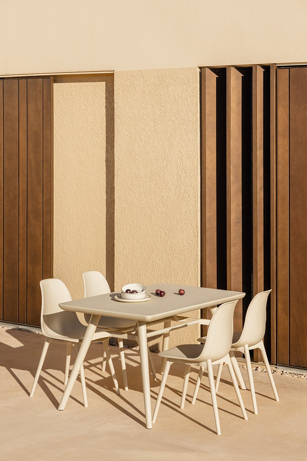Rectangular table set 135x80 cm and 4 garden chairs in Scand polyethylene, gallery image 1