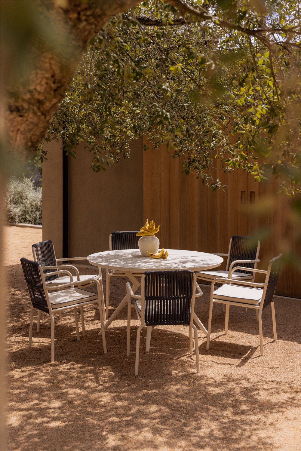 Valerie round table set, 125 cm diameter, and 6 Alberta aluminum garden chairs with armrests., gallery image 1