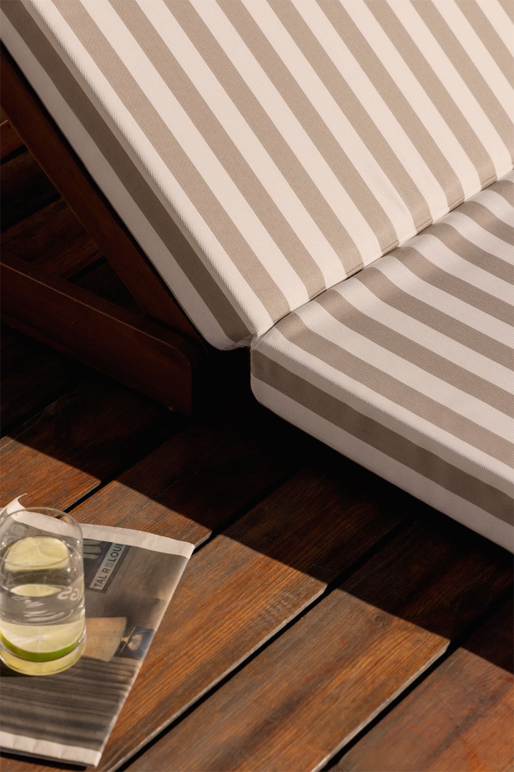 Pack of 2 Idaira acacia wood reclining sun loungers, gallery image 2