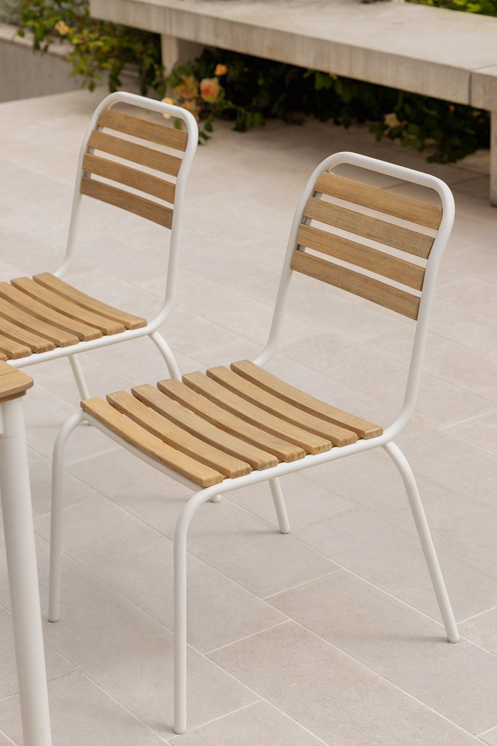 Stackable garden chair in steel and acacia wood Artus, gallery image 1