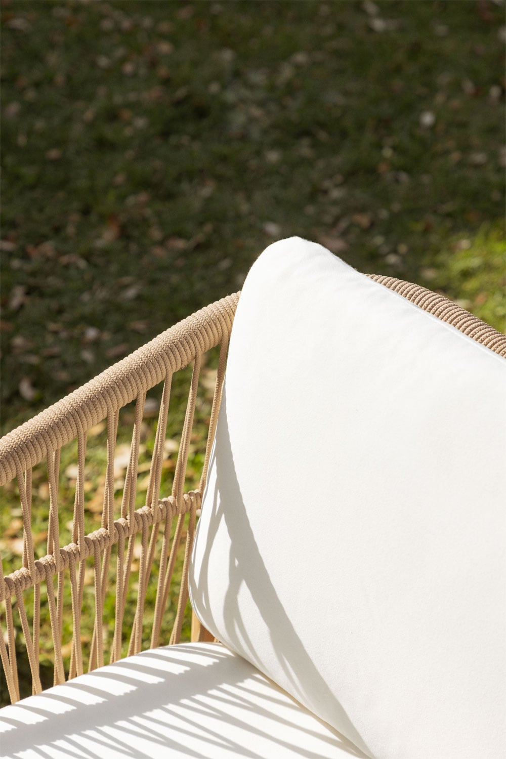 Karvia garden chair with acacia wood armrests and braided rope, gallery image 2