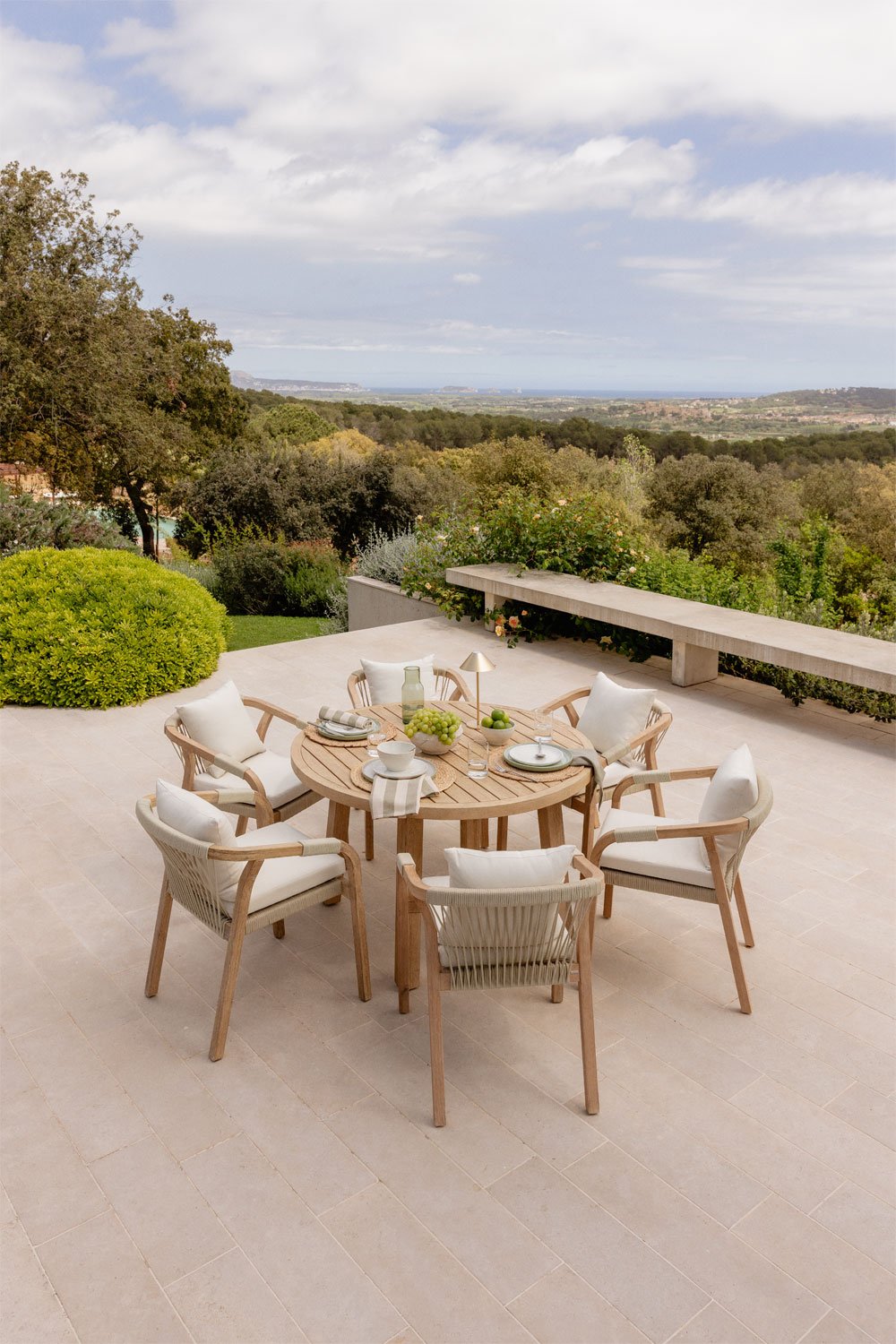 Set of 120 cm round table and 6 garden chairs with armrests in Dubai acacia wood, gallery image 1
