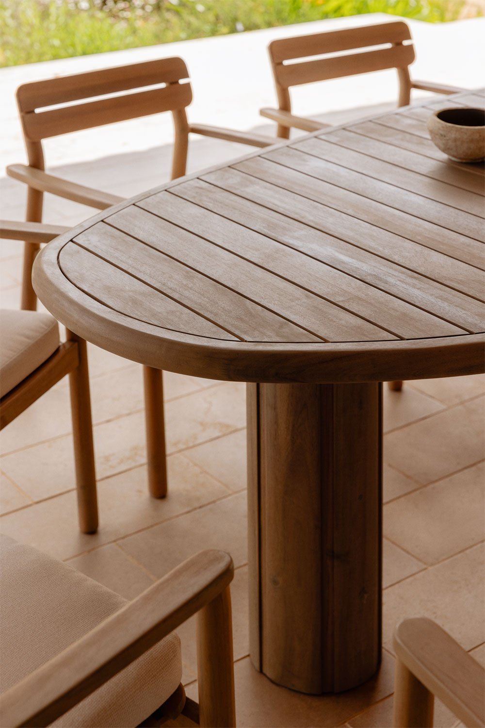 Danara oval garden table in acacia wood, gallery image 2