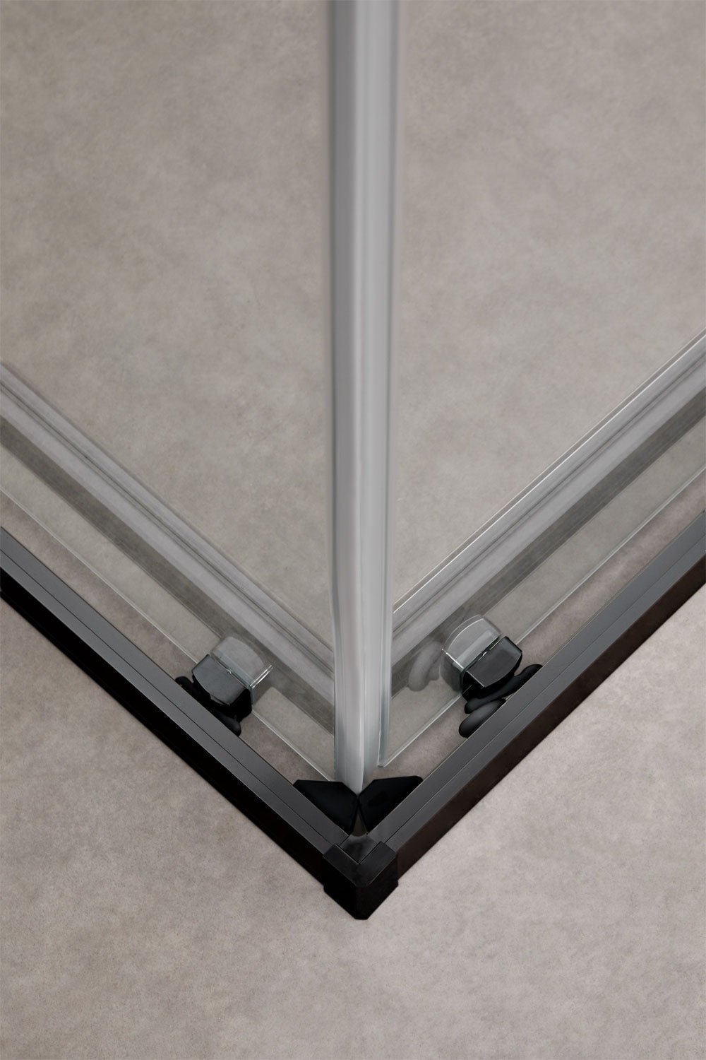 Square shower screen with soft-closing sliding doors, 6 mm tempered glass, and Brent aluminum, gallery image 8