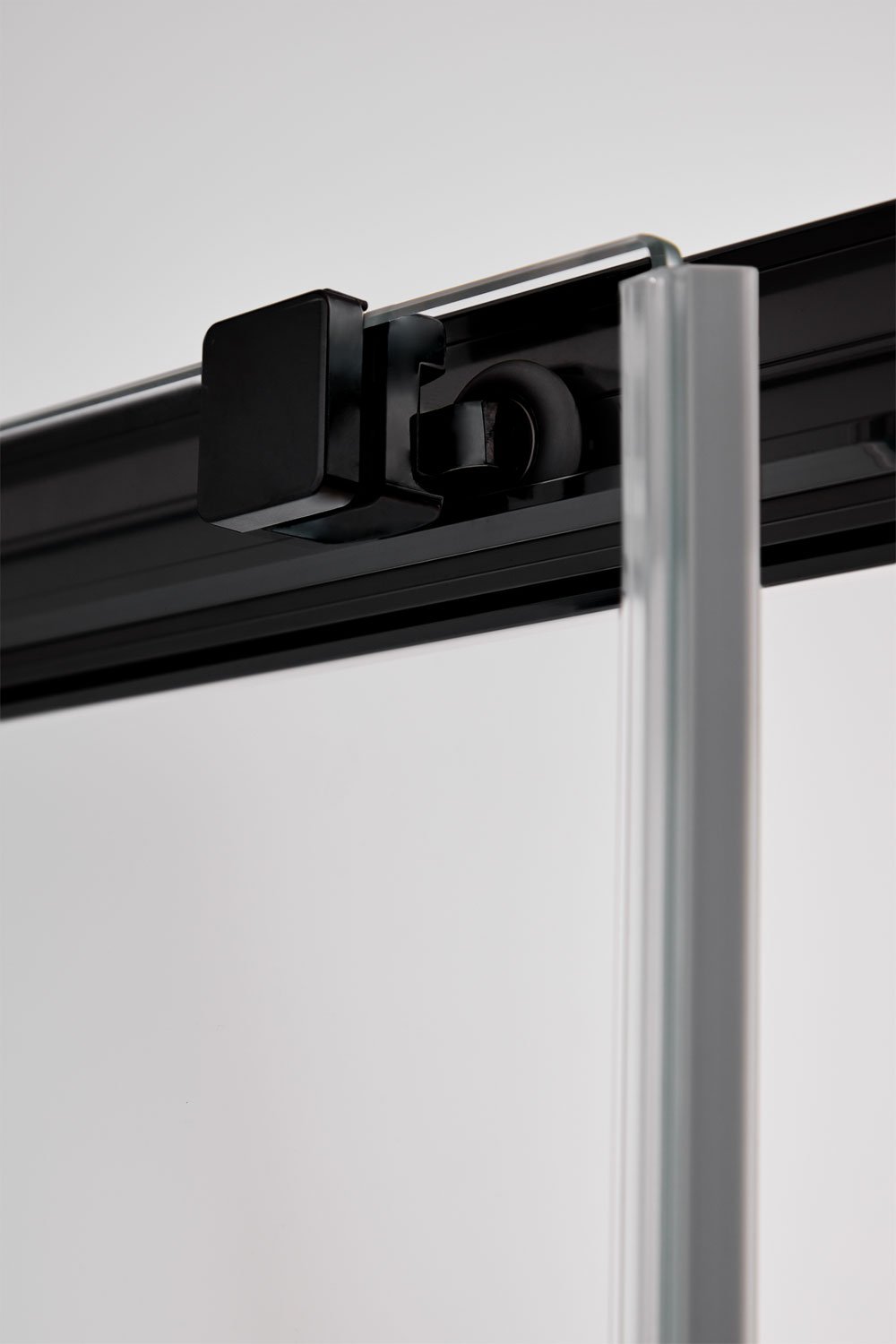 Square shower screen with soft-closing sliding doors, 6 mm tempered glass, and Brent aluminum, gallery image 7