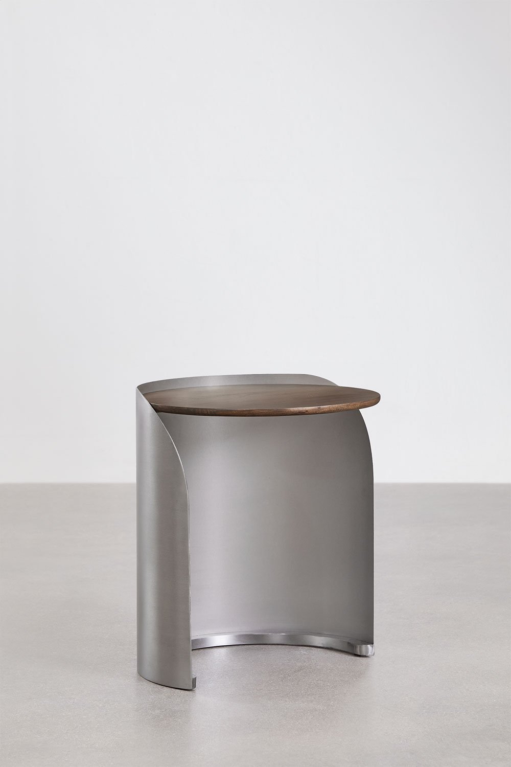 Xireisa round side table in mango wood and stainless steel, gallery image 1