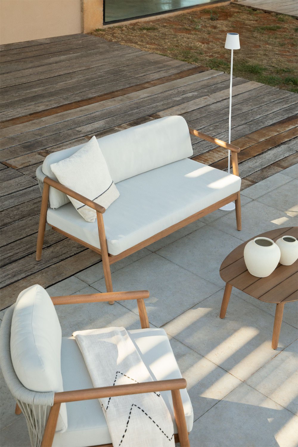 Garden set with 2-seater sofa, 2 armchairs and coffee table in eucalyptus wood Aderyn, gallery image 2