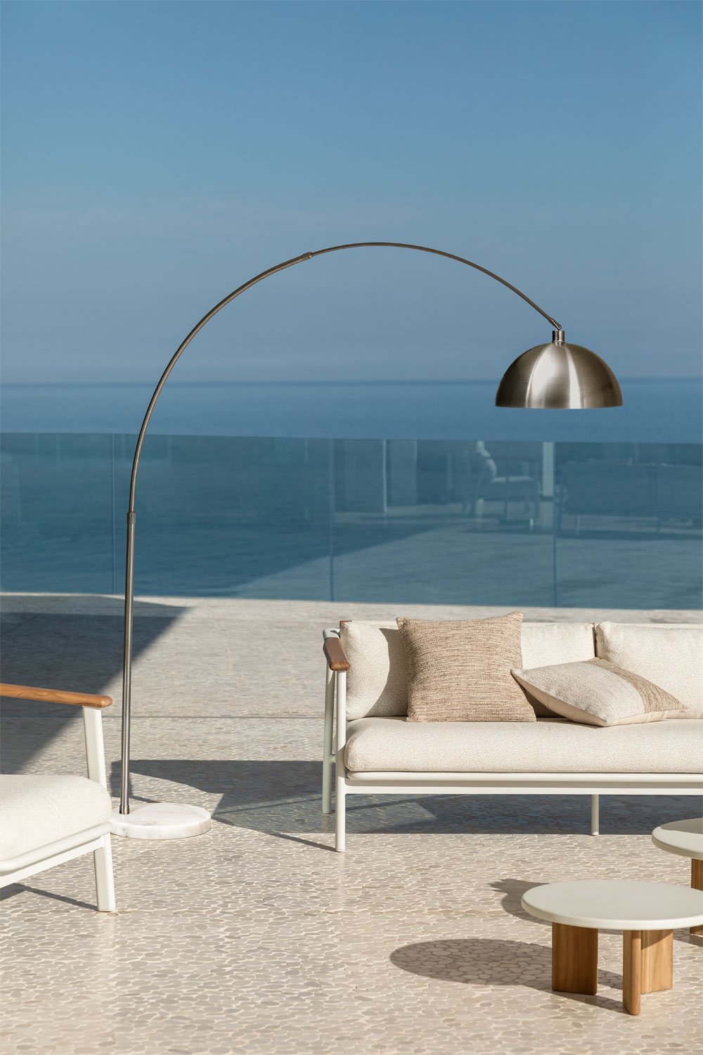 Diala iron outdoor floor lamp, gallery image 1
