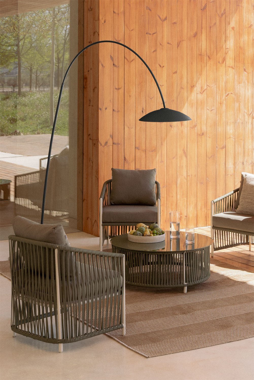 Lomira iron outdoor floor lamp, gallery image 1