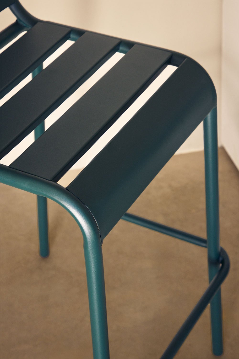 Pack of 2 Janti 75cm stackable outdoor high stools, gallery image 2