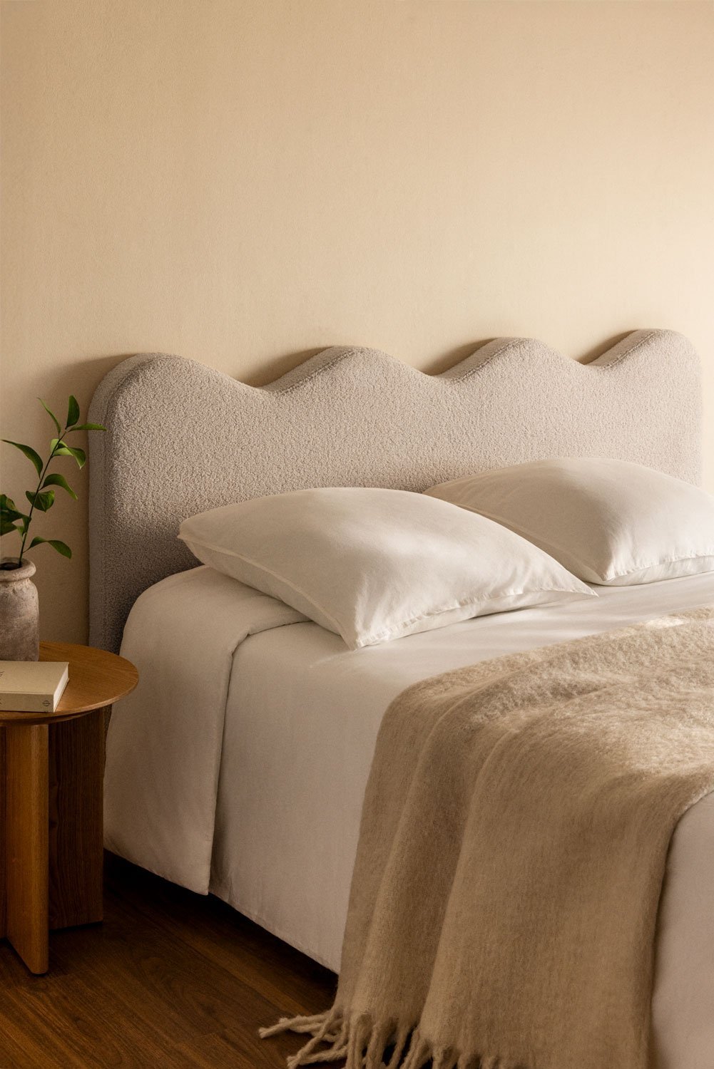 180 cm Fausto sheepskin headboard, gallery image 1