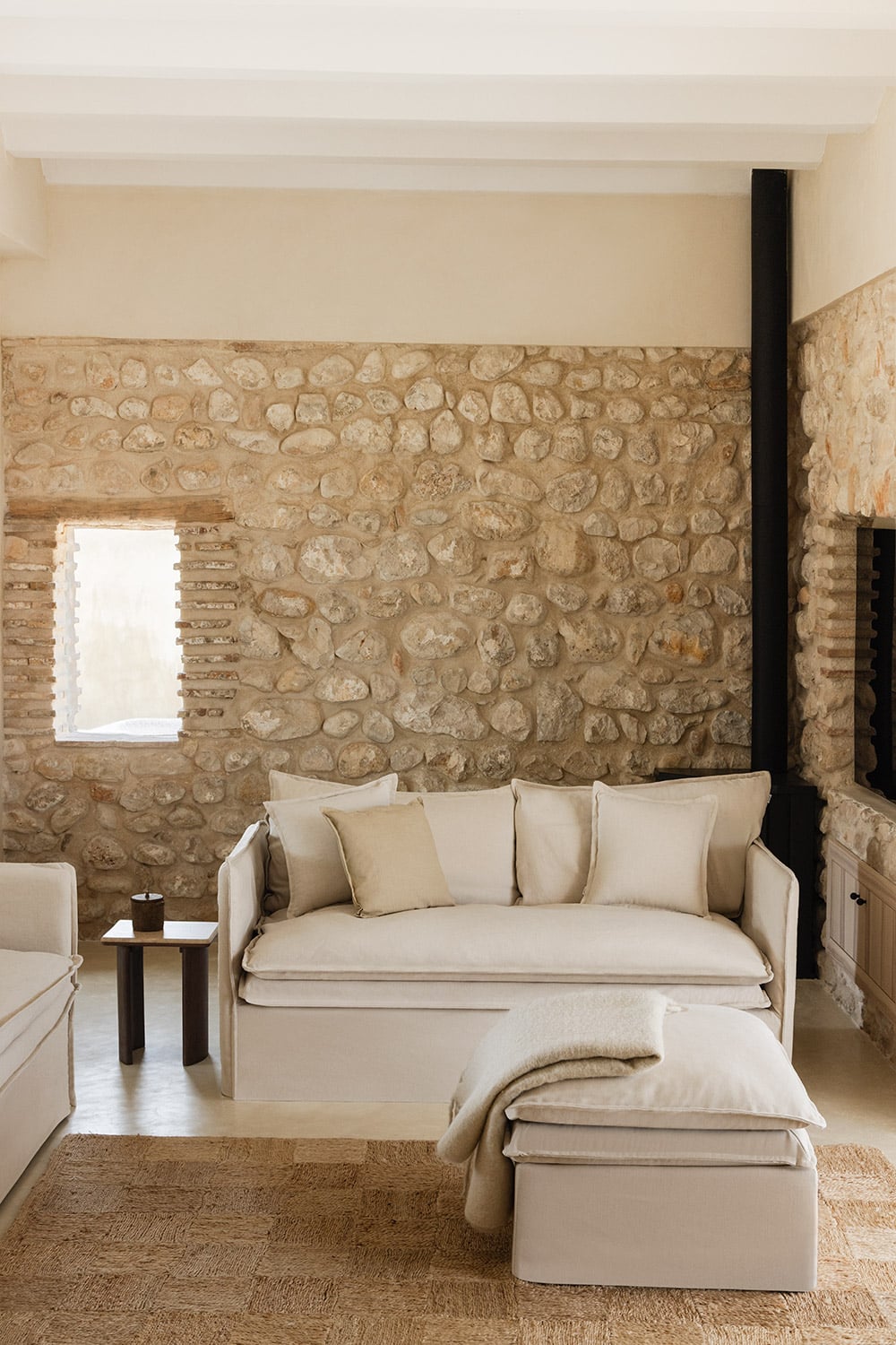 Grace linen and cotton living room set with 2-seater sofa and pouf, gallery image 1