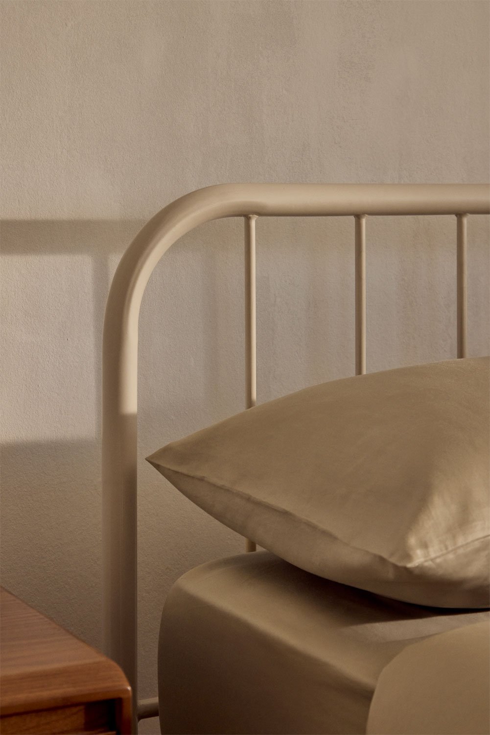 Asteri iron bed, gallery image 2