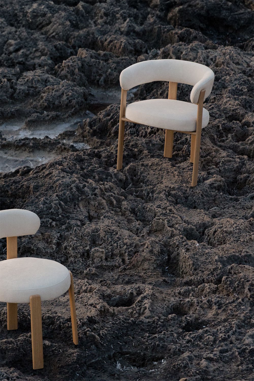 Pack of 2 upholstered dining chairs with armrests and iron frame Jolie, gallery image 4