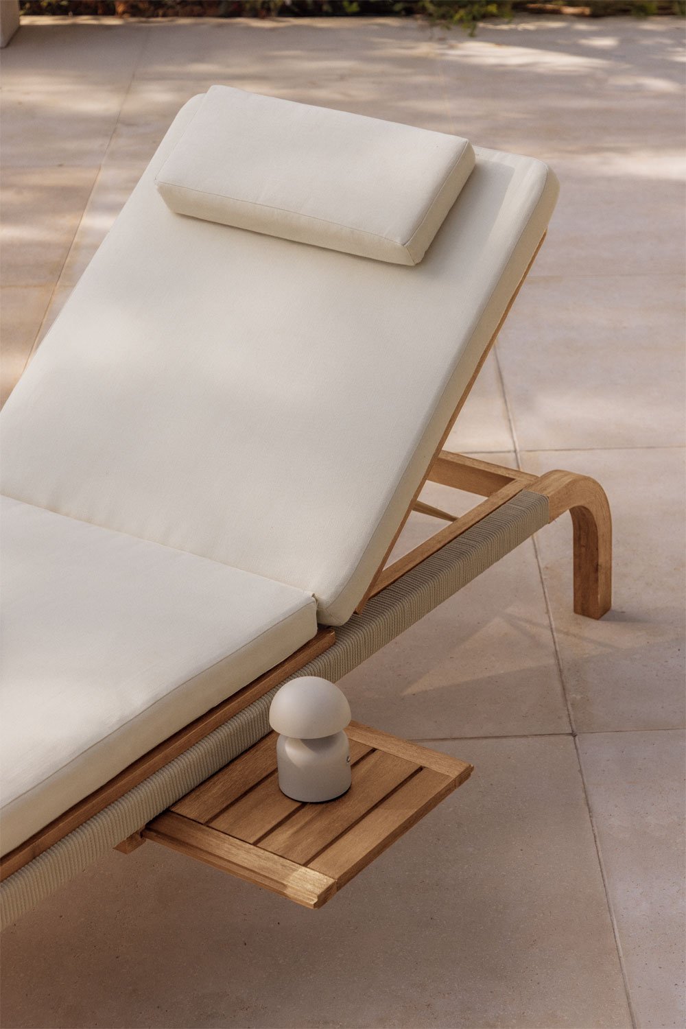 Pack of 2 reclining loungers in acacia wood with Dubai cushion, gallery image 3