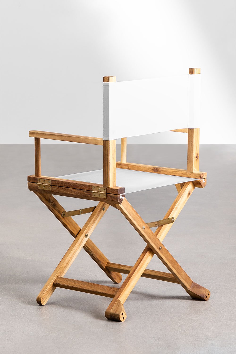 Set of 150x150 cm square table in Aderyn acacia wood and 8 Ridley folding garden director's chairs in wood, gallery image 8