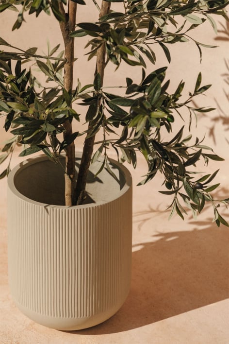 Raiden outdoor planter in polystone
