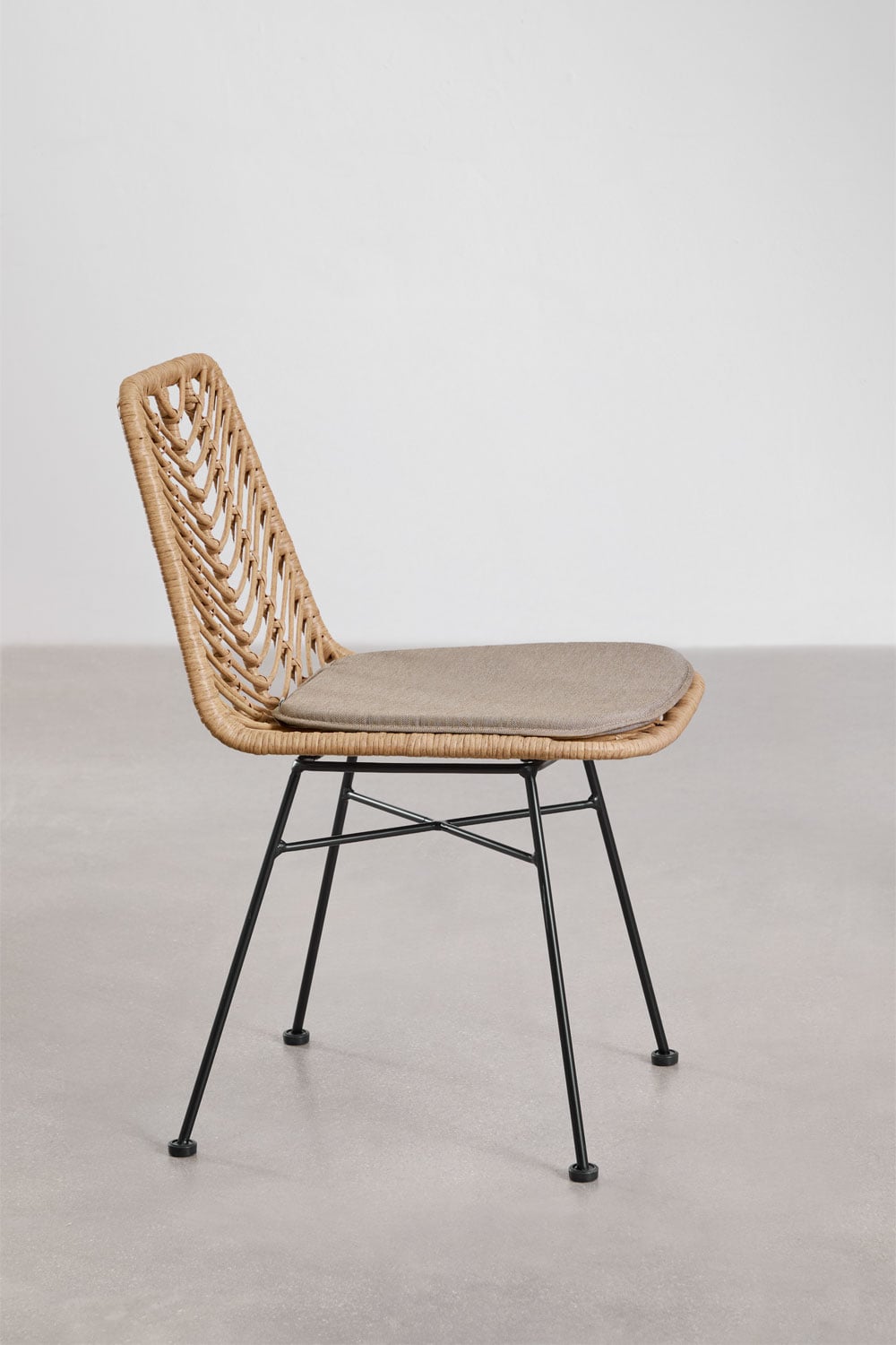 Pack of 2 Gouda Natural synthetic rattan dining chairs, gallery image 4