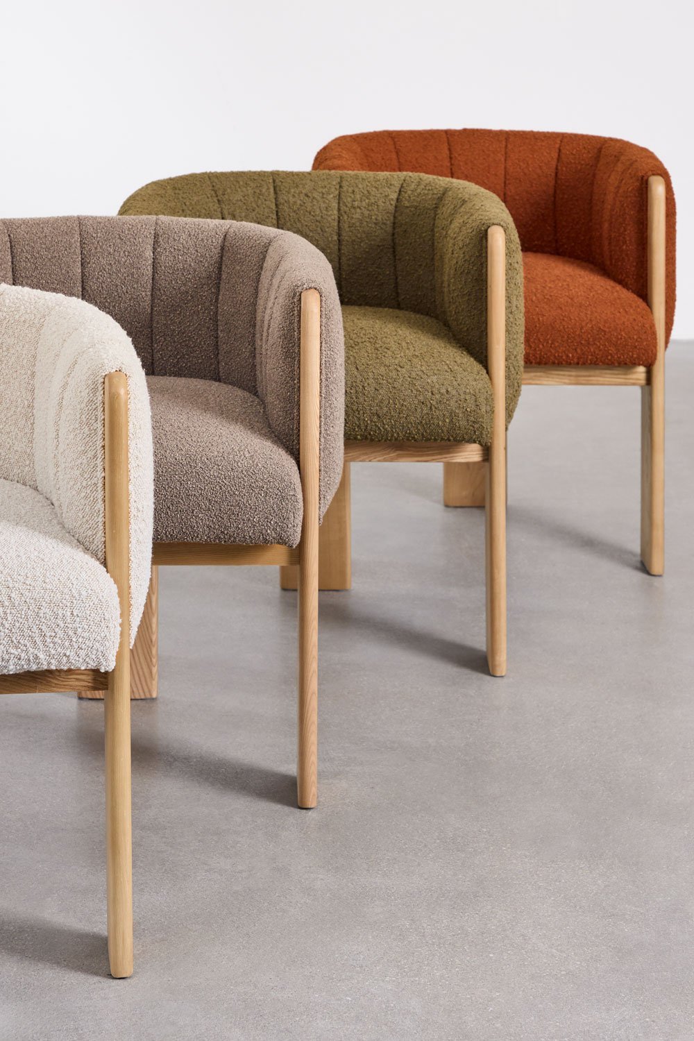 Pack of 4 dining chairs in ash wood and Leo bouclé fabric, gallery image 10