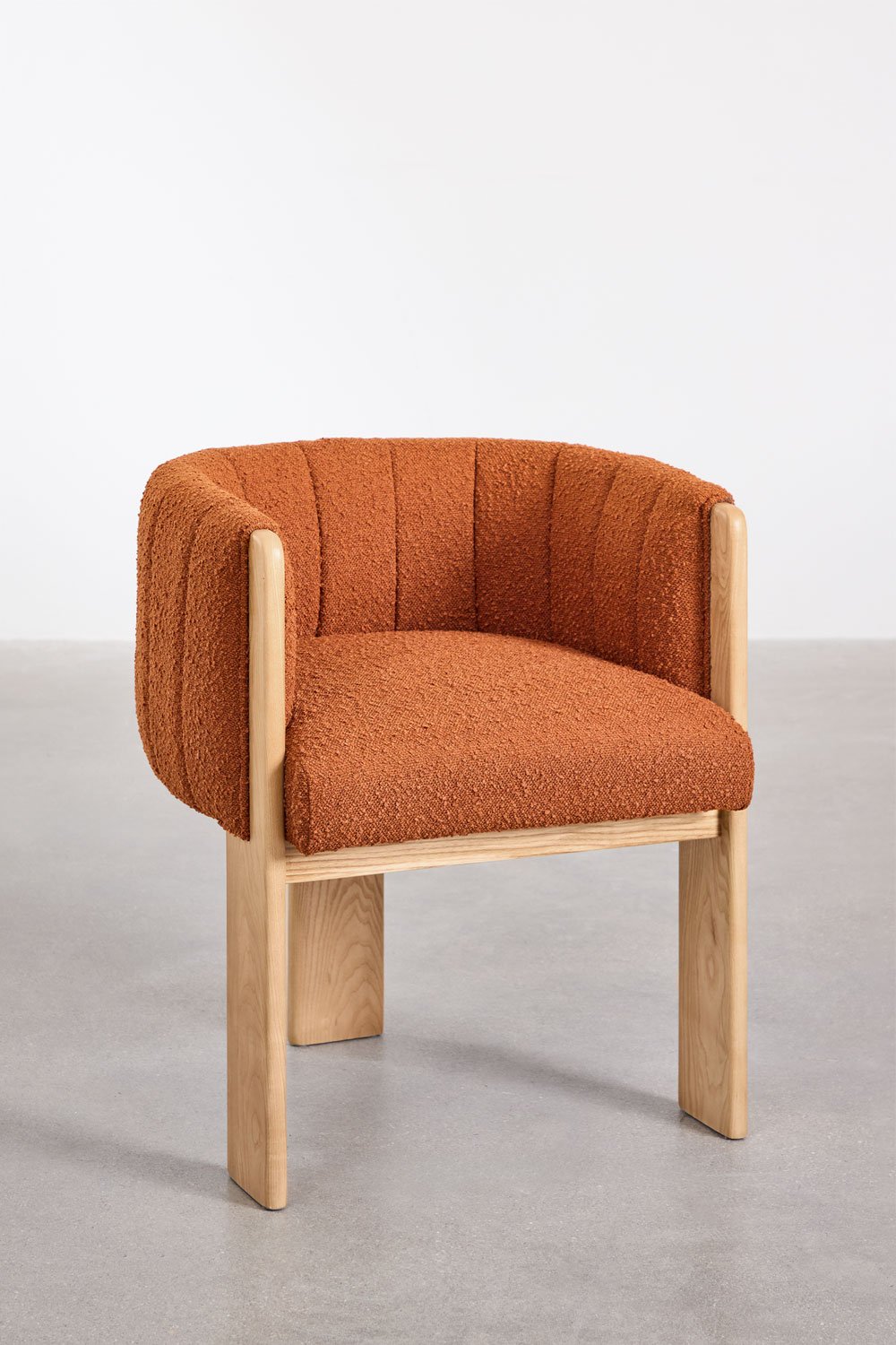 Armchair in ash wood and bouclé fabric Leo, gallery image 3