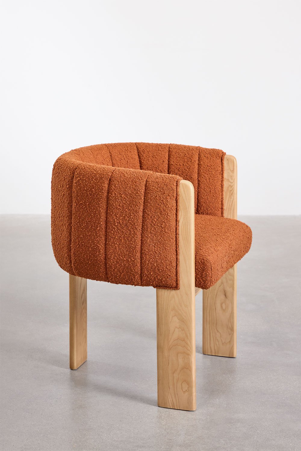 Armchair in ash wood and bouclé fabric Leo, gallery image 5